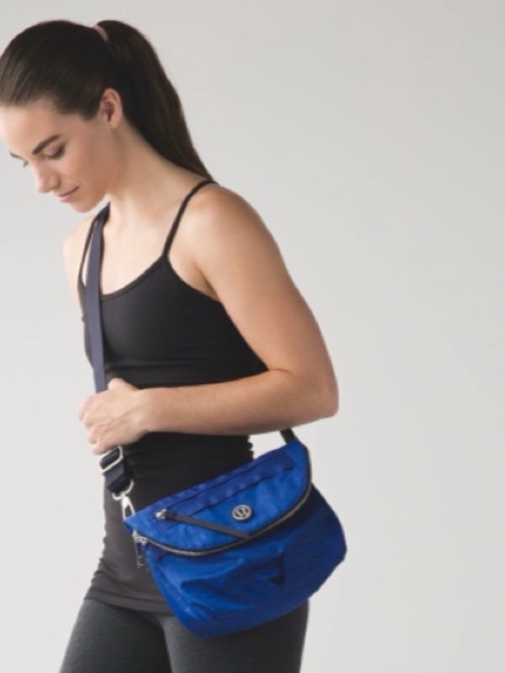 Lululemon festival bag, shadow warp sapphire blue with back strap, EUC! - Picture 3 of 13
